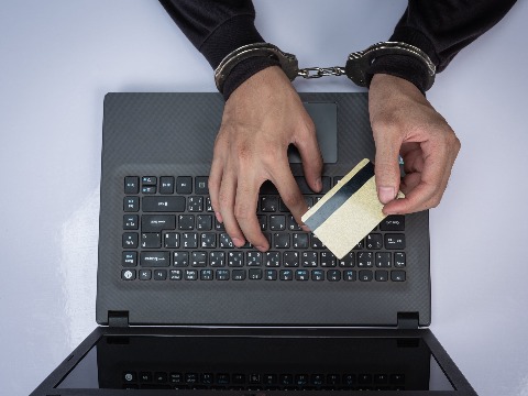 Лесковчанин нелегалном продајом на интернету оштетио државни буџет за више од  44,7 милиона динара 